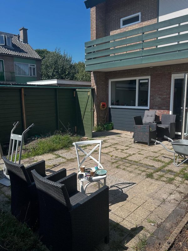 Complete tuinrenovatie met betonschutting — foto 2