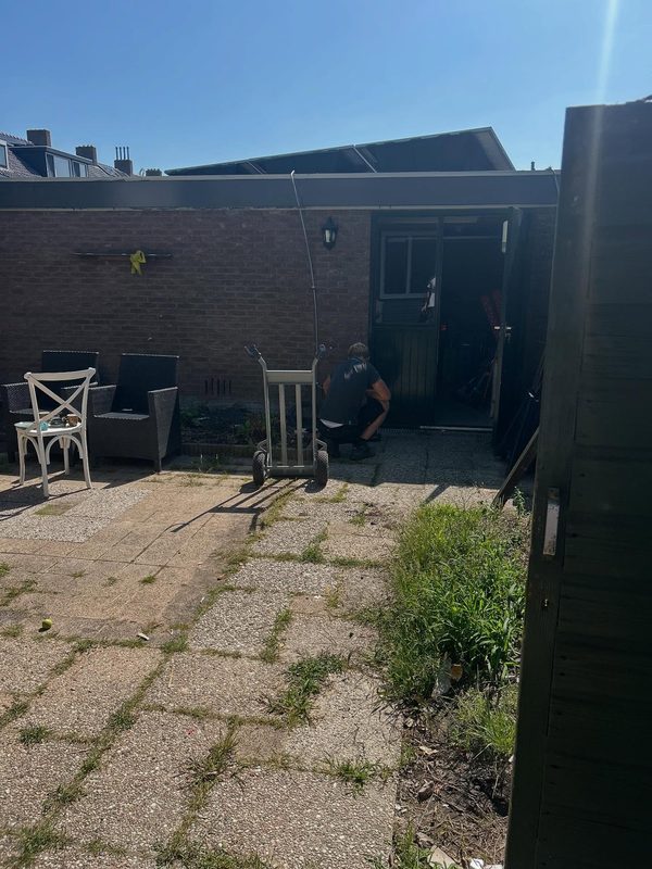 Complete tuinrenovatie met betonschutting — foto 7