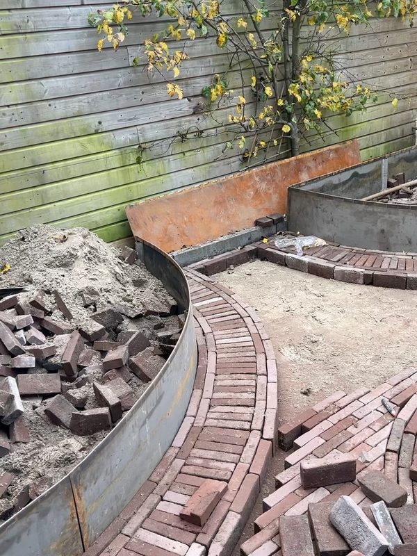 Bestrating & cortenstaal in Amstelveen — videostill 1