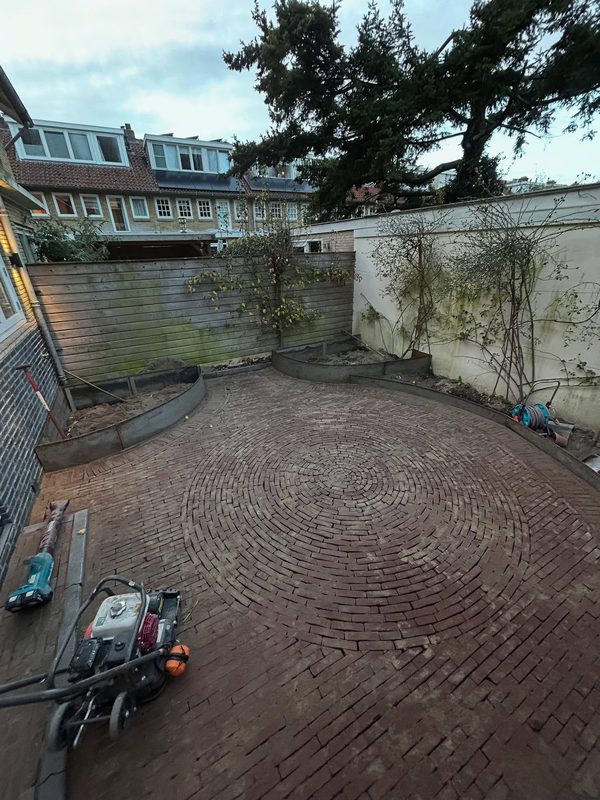 Bestrating & cortenstaal in Amstelveen — foto 4