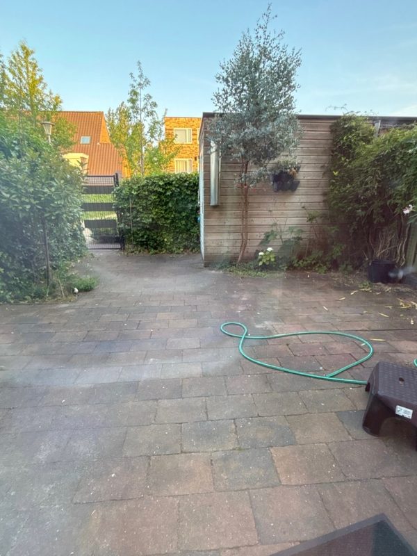 Voor- en achtertuin in Berkel — foto 2